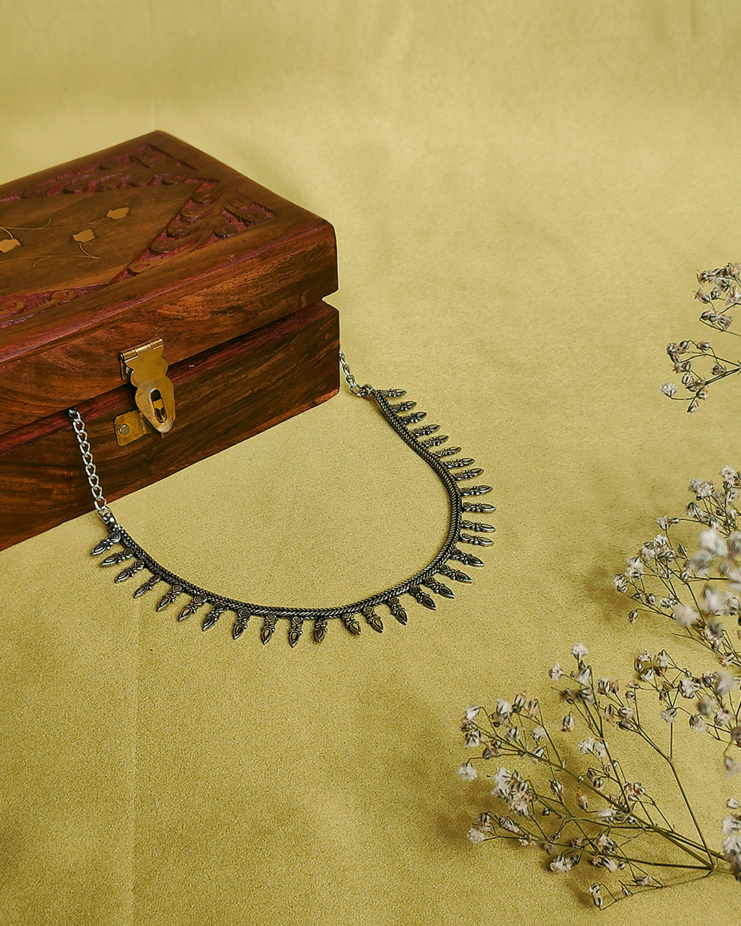 Patra Necklace | Leaf Motif Silver Jewelry